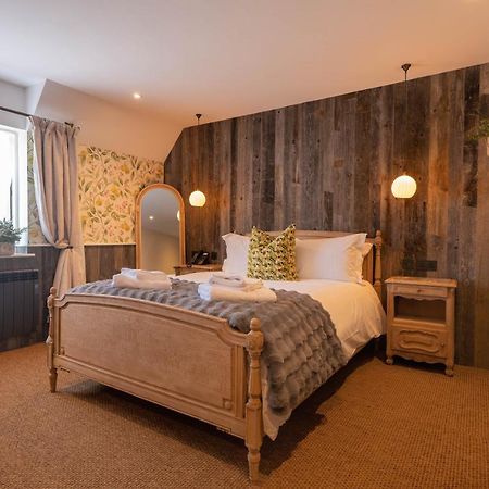 The Wishful Thinker Hotel Ленъм Екстериор снимка