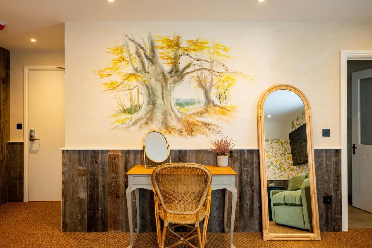 The Wishful Thinker Hotel Ленъм Екстериор снимка